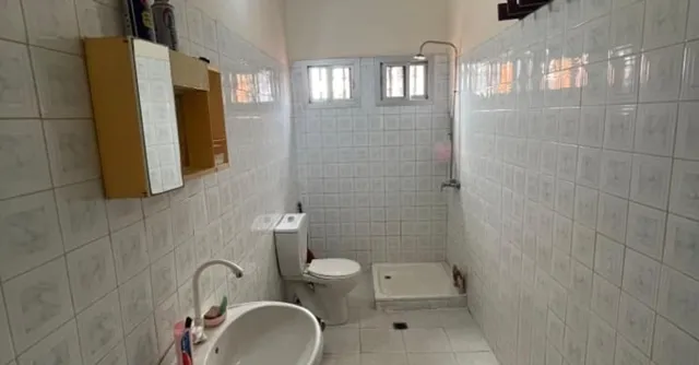 Villa Spacieuse à Kipé