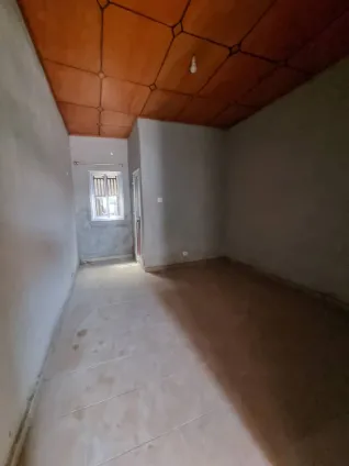 Studio à louer à Lambanyi
